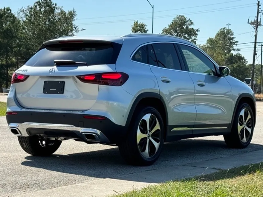 2025 Mercedes Benz GLA 250 photo 1