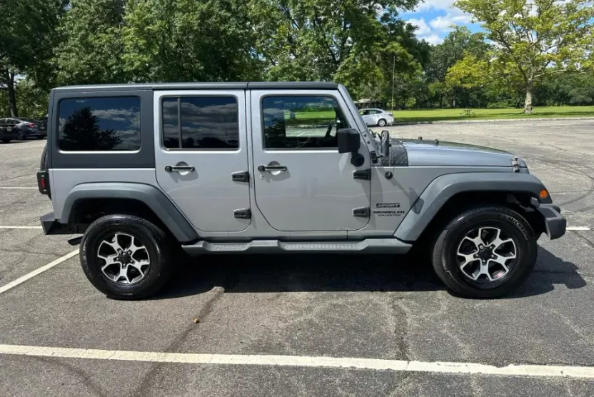 2015 Jeep Wrangler Unlimited Sport photo 1