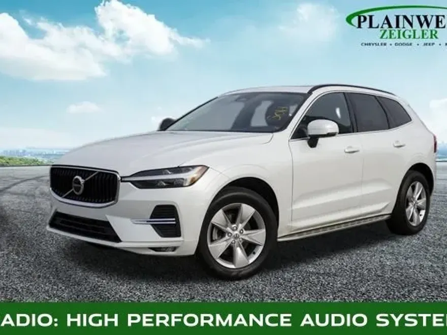 2022 Volvo XC60 B5 Momentum photo 1