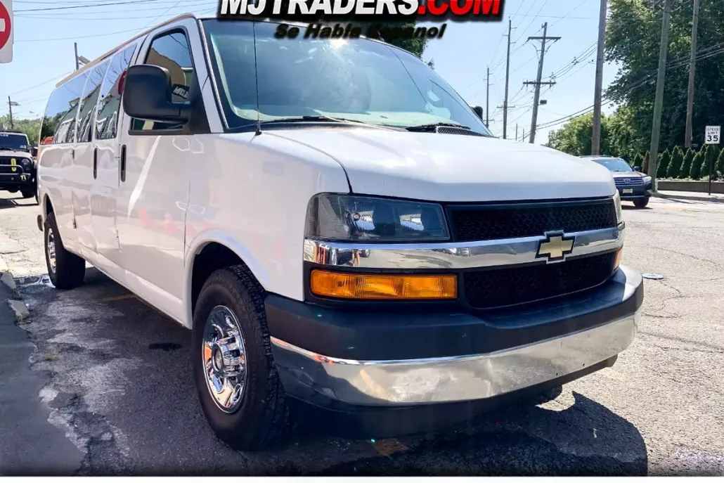 2018 Chevrolet Express LT 3500 photo 1