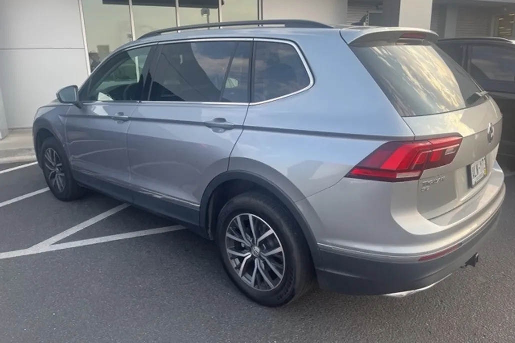 2020 Volkswagen Tiguan SE photo 1