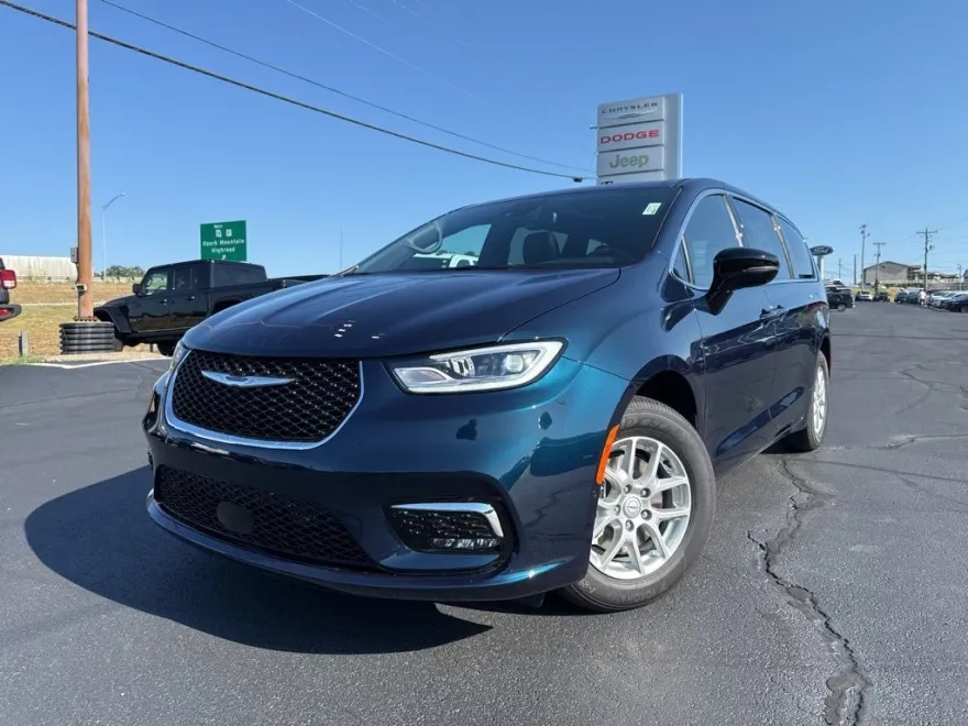 2025 Chrysler Pacifica photo 1