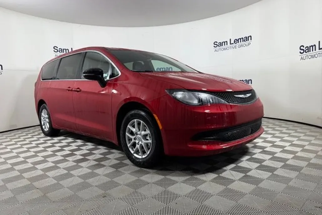 2025 Chrysler Voyager LX photo 1