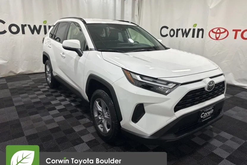 2025 Toyota RAV4 Hybrid LE photo 1