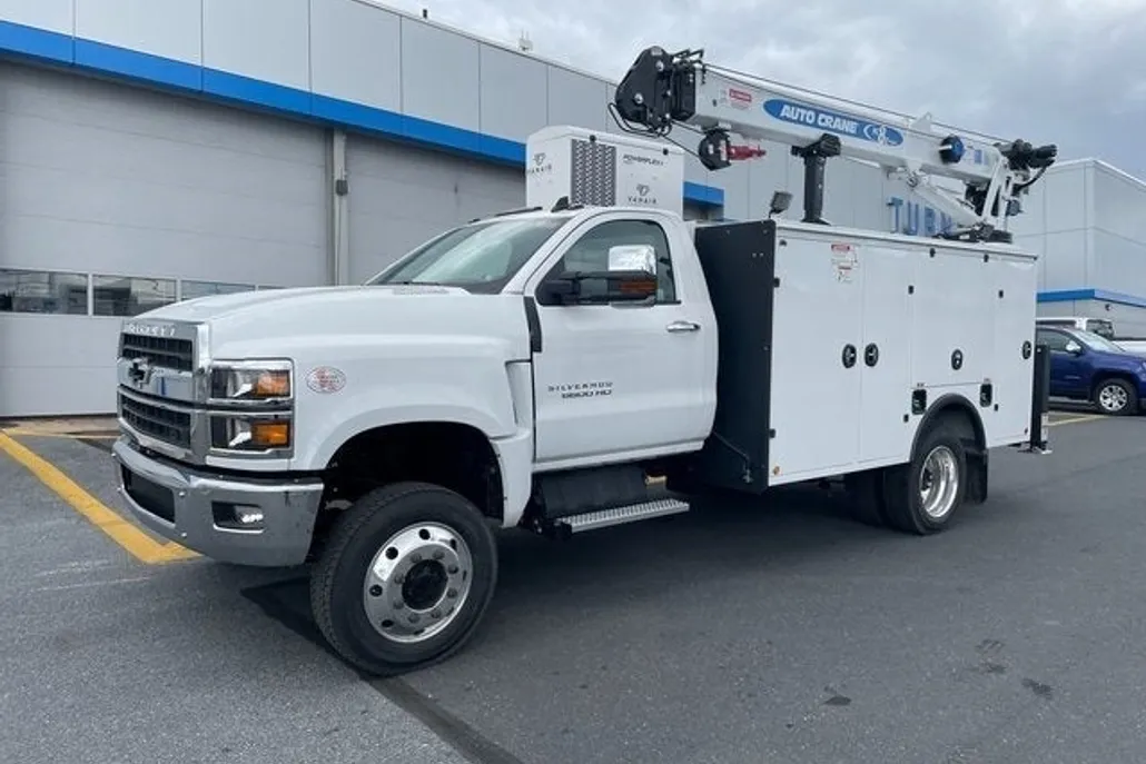 2024 Chevrolet Silverado 6500HD LT photo 1