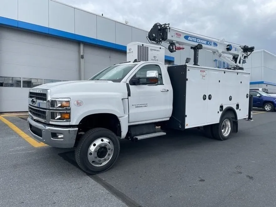 2024 Chevrolet Silverado 6500HD LT photo 1