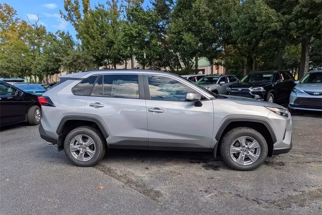 2025 Toyota RAV4 XLE photo 1