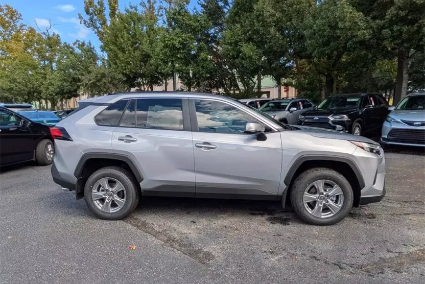 2025 Toyota RAV4 XLE photo 1