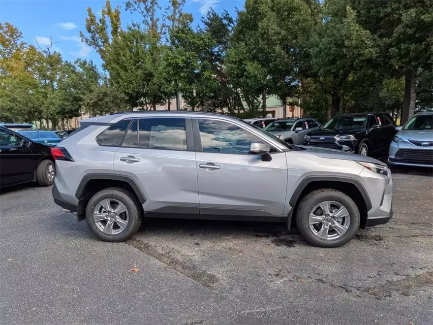 2025 Toyota RAV4 XLE photo 1