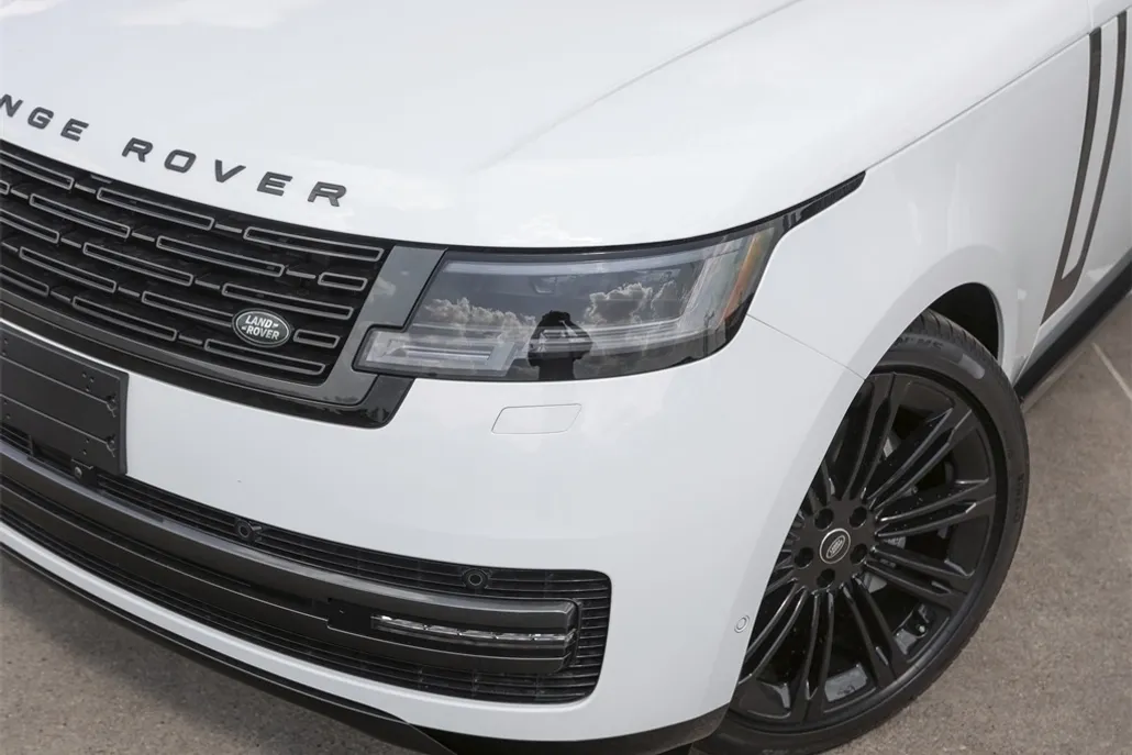 2025 Land Rover Range Rover SE photo 1