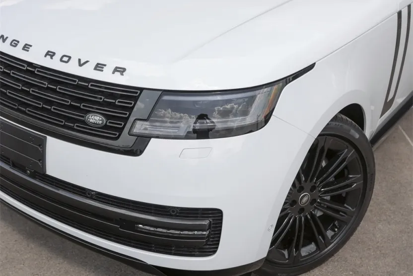2025 Land Rover Range Rover SE photo 1
