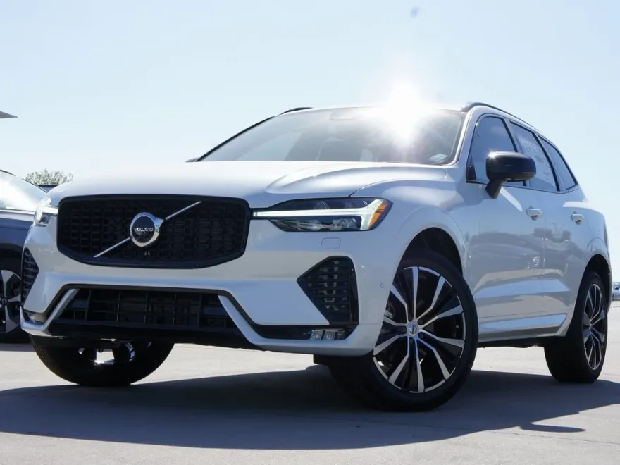 2025 Volvo XC60 B5 Plus photo 1