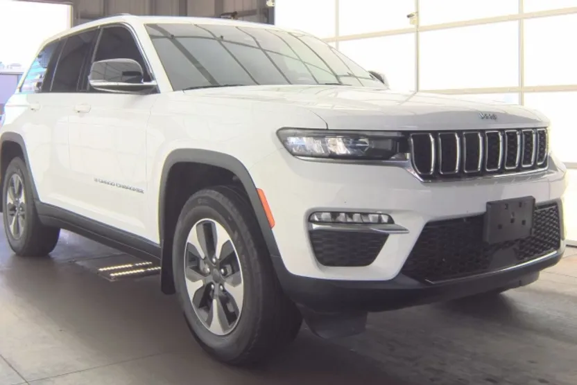 2022 Jeep Cherokee Limited 4xe photo 1