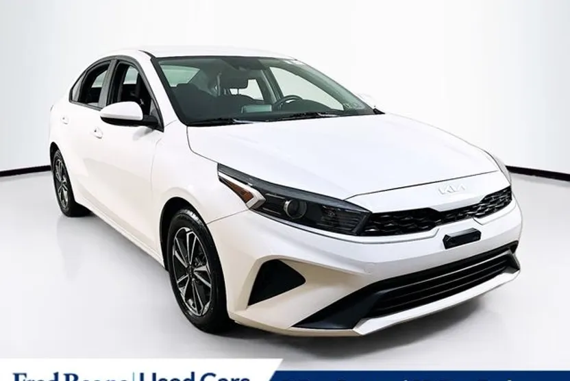 2023 Kia Forte LXS photo 1