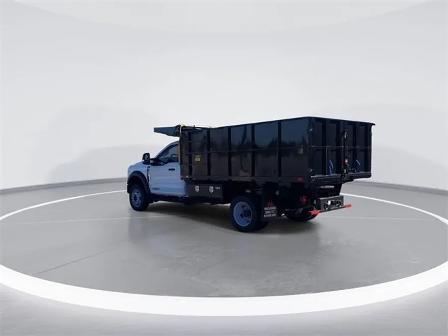2024 Ford F-550 photo 1