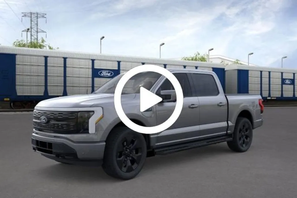 2025 Ford F-150 Lightning Platinum photo 1