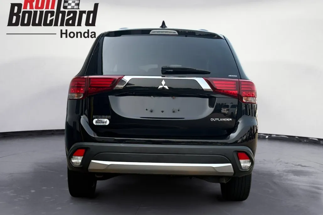2018 Mitsubishi Outlander ES photo 1