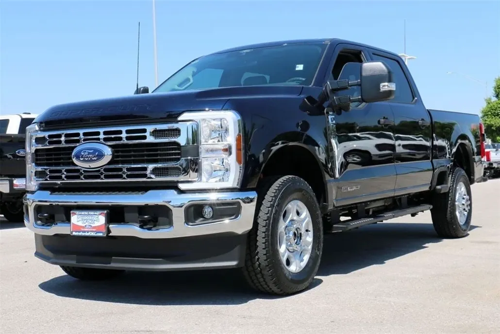 2025 Ford F-250 photo 1