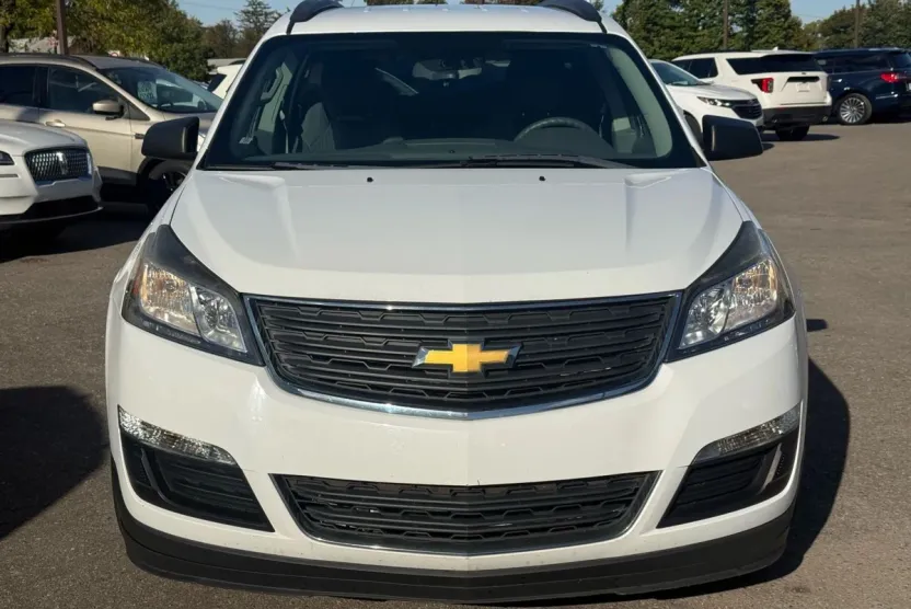 2016 Chevrolet Traverse LS photo 1