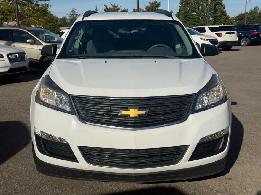 2016 Chevrolet Traverse LS photo 1