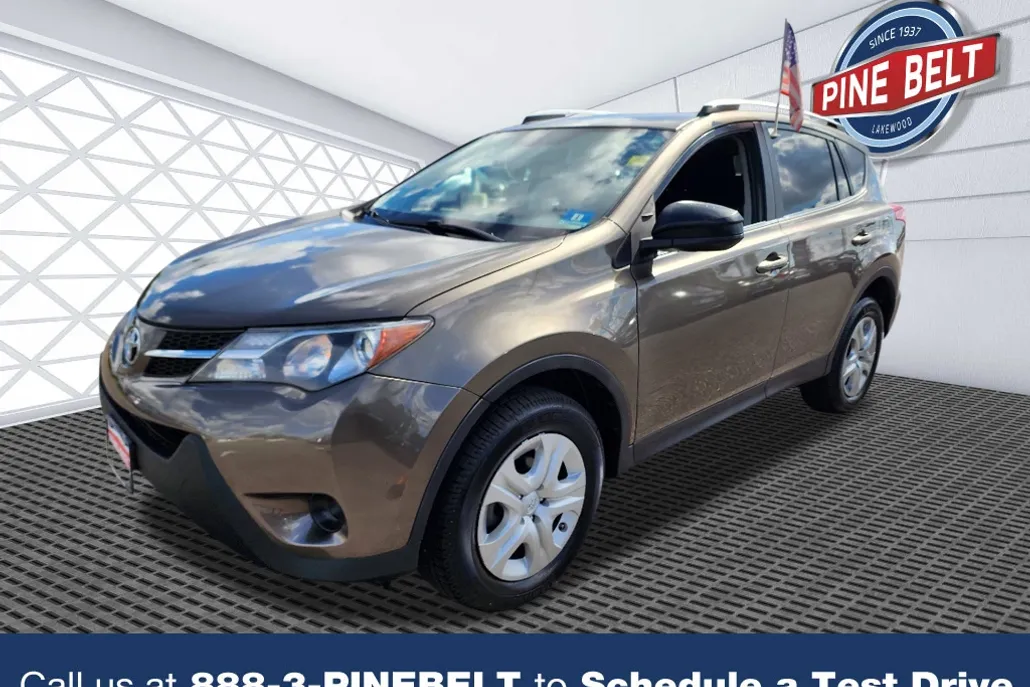 2014 Toyota RAV4 LE photo 1