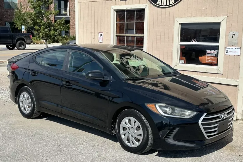 2017 Hyundai Elantra SE photo 1