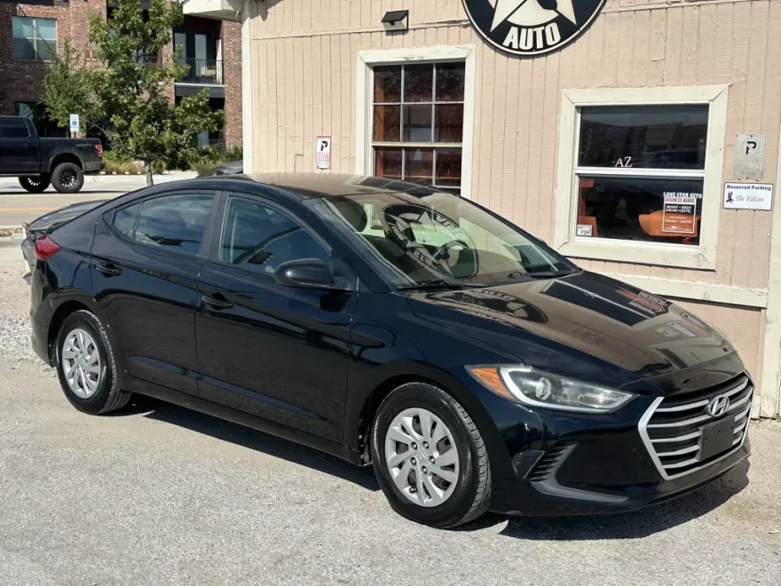 2017 Hyundai Elantra SE photo 1