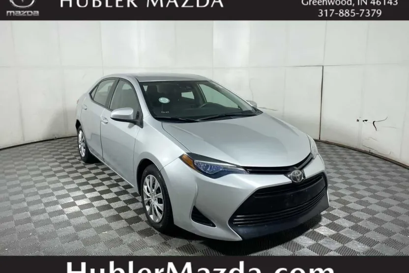 2018 Toyota Corolla LE photo 1