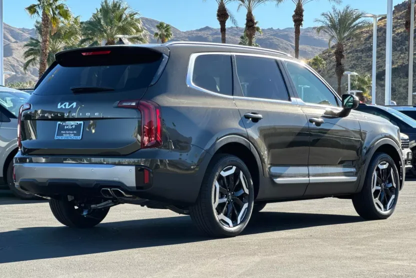 2025 Kia Telluride S photo 1