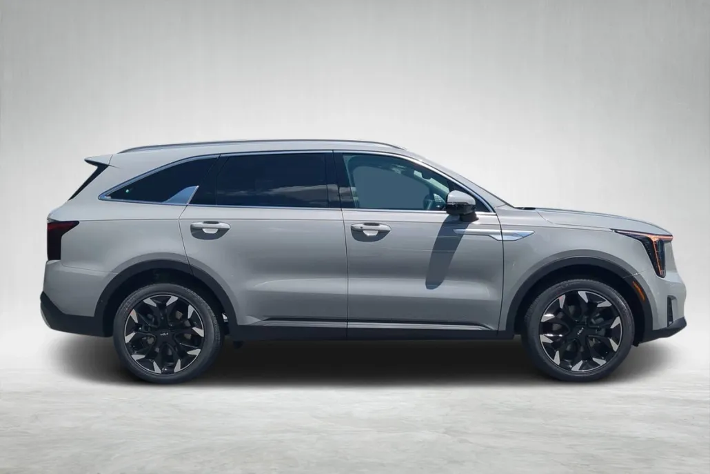 2026 Kia Sorento SX photo 1