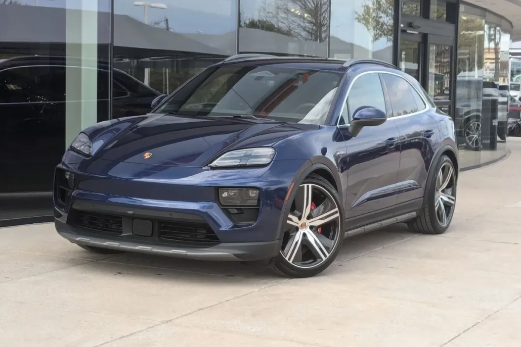 2025 Porsche Macan Electric photo 1
