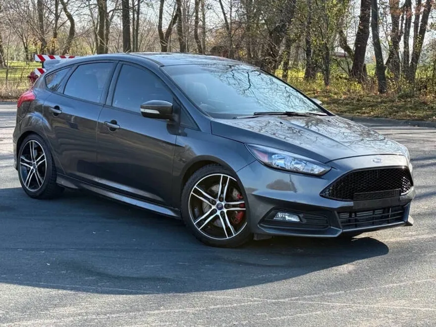 2016 Ford Focus ST photo 1