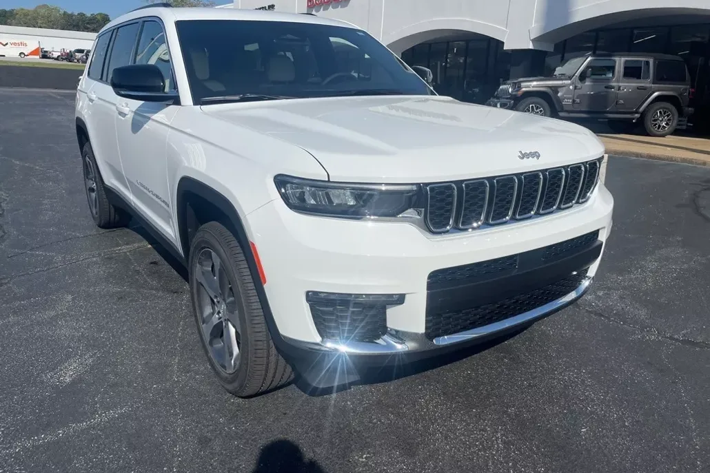 2025 Jeep Grand Cherokee L photo 1
