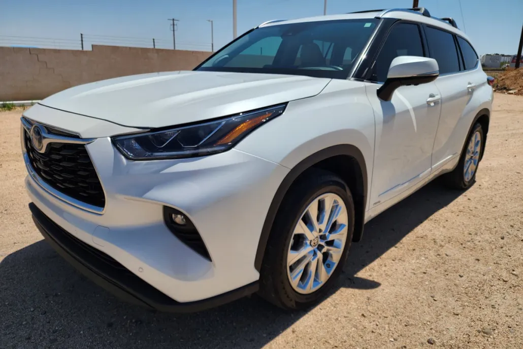 2023 Toyota Highlander Hybrid Limited photo 1