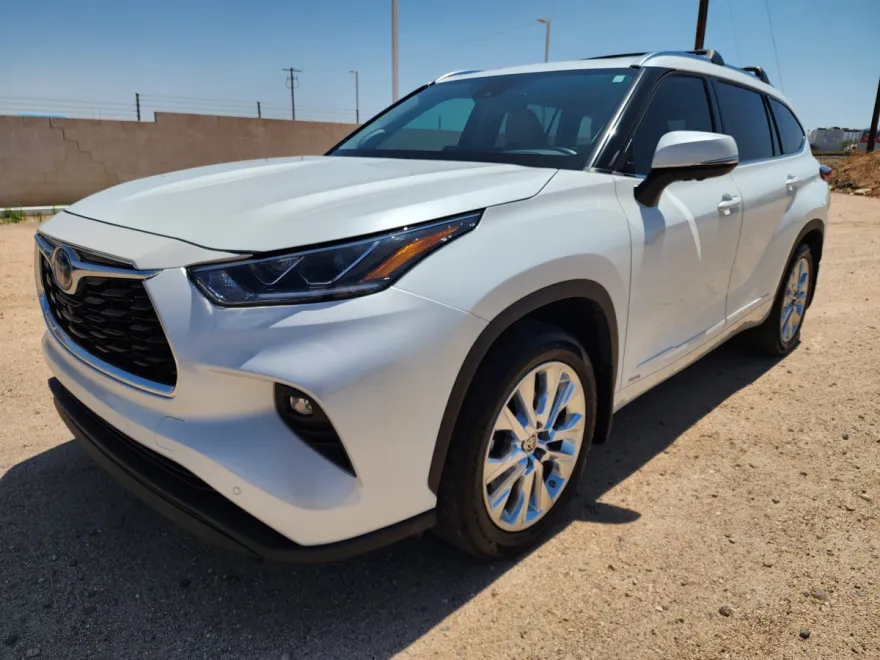 2023 Toyota Highlander Hybrid Limited photo 1