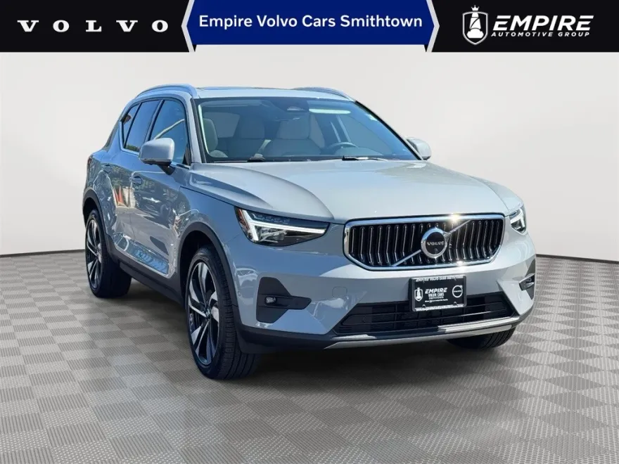 2025 Volvo XC40 Plus photo 1