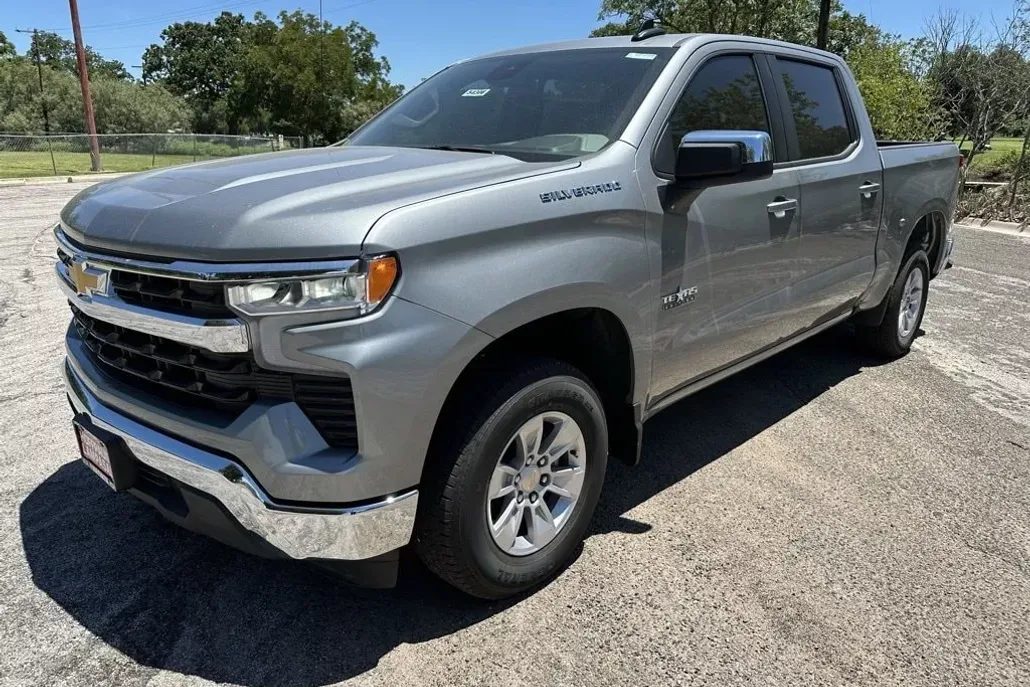 2025 Chevrolet Silverado 1500 LT photo 1