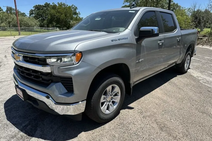 2025 Chevrolet Silverado 1500 LT photo 1