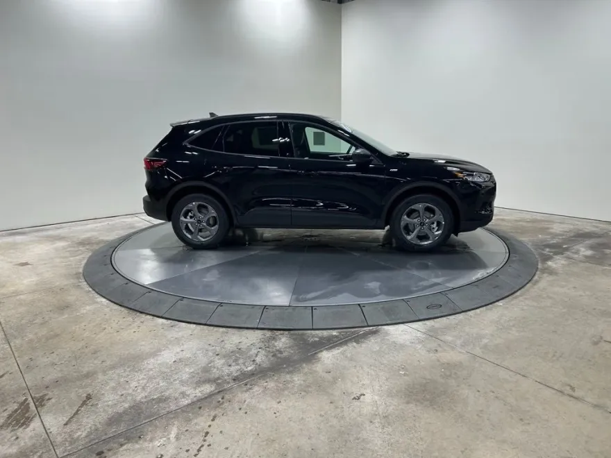 2026 Ford Escape ST-Line photo 1