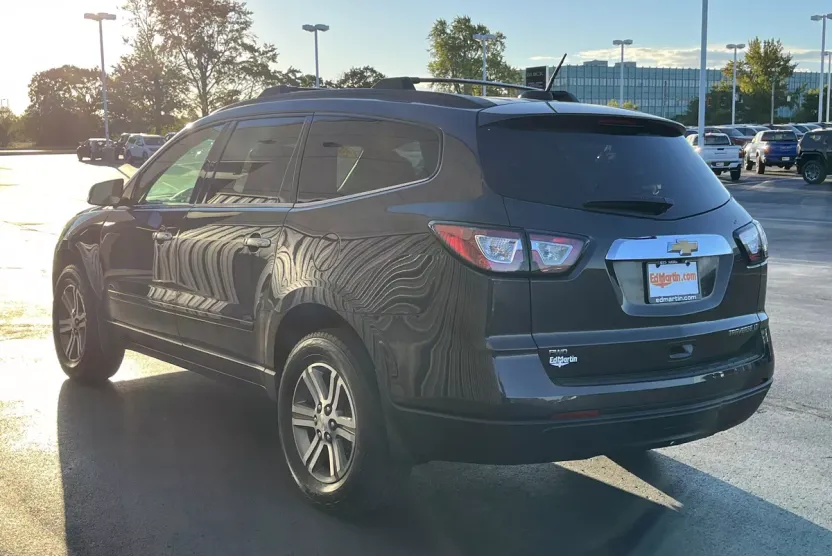 2016 Chevrolet Traverse 1LT photo 1