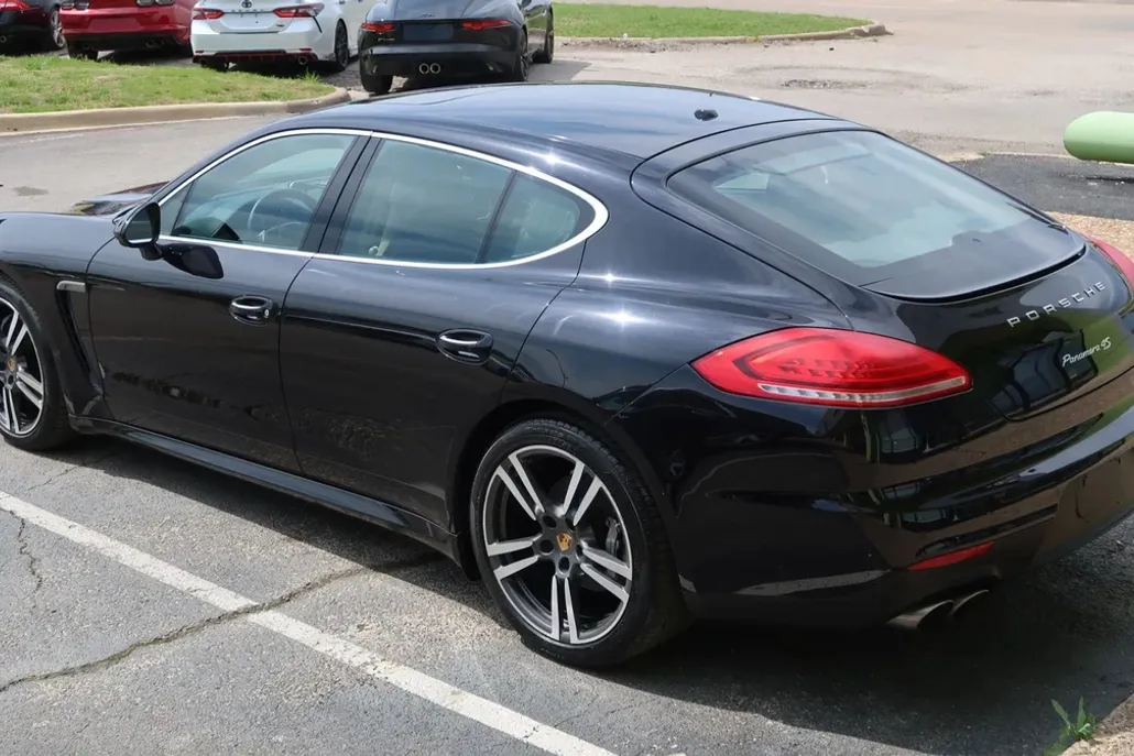 2016 Porsche Panamera 4S photo 1