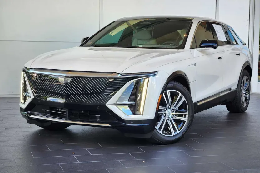 2025 Cadillac Lyriq Luxury photo 1