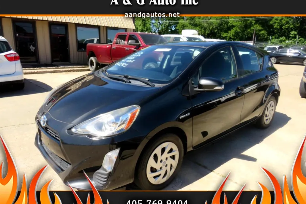 2016 Toyota Prius C Four photo 1