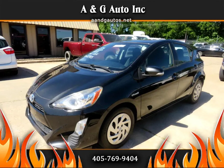2016 Toyota Prius C Four photo 1