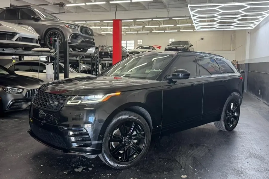 2018 Land Rover Range Rover Velar R-Dynamic SE photo 1
