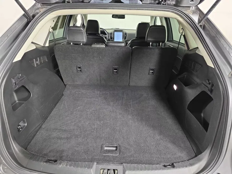 2023 Ford Edge SEL photo 1