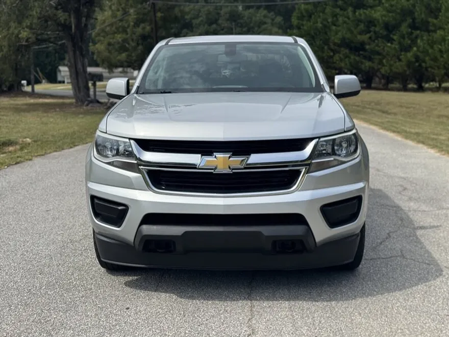2018 Chevrolet Colorado LT photo 2