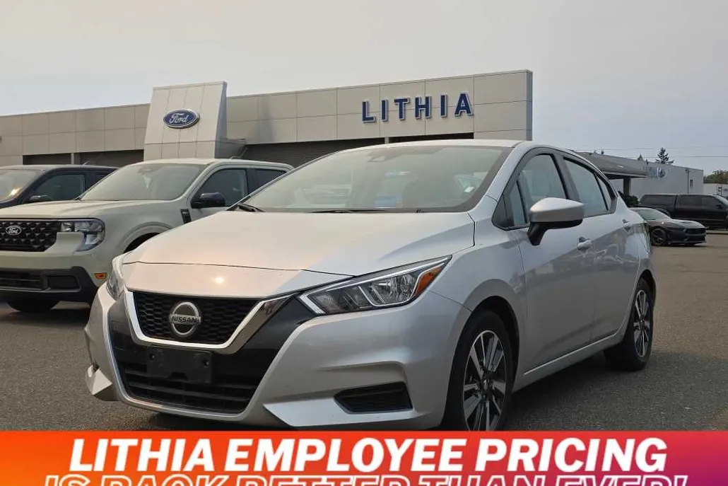 2022 Nissan Versa SV photo 1
