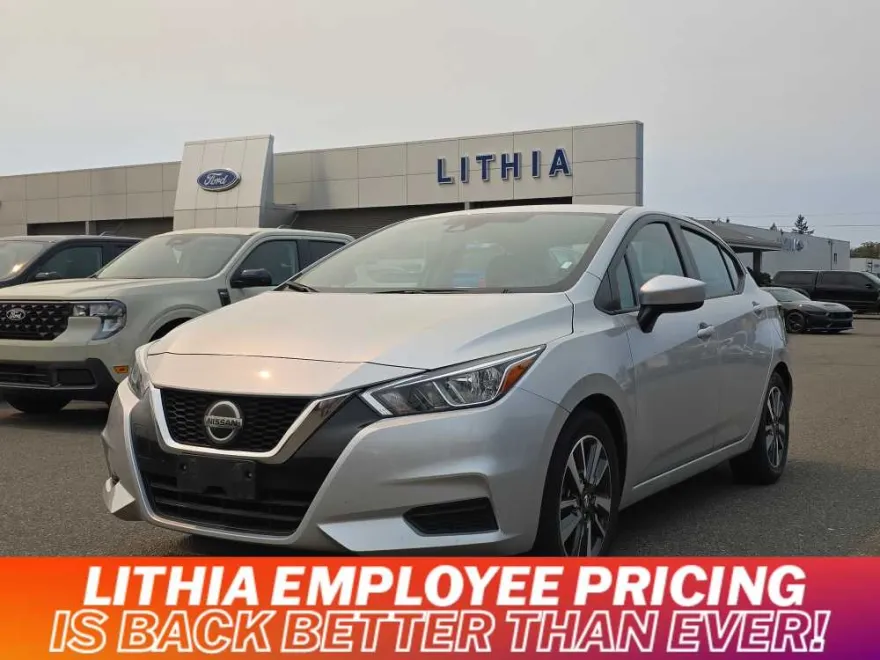 2022 Nissan Versa SV photo 1