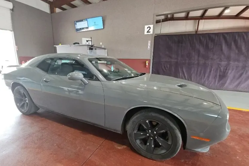 2018 Dodge Challenger SXT photo 1